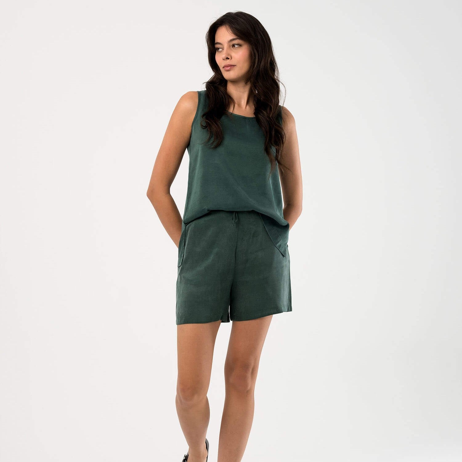 viridis-sort-duz-yesil